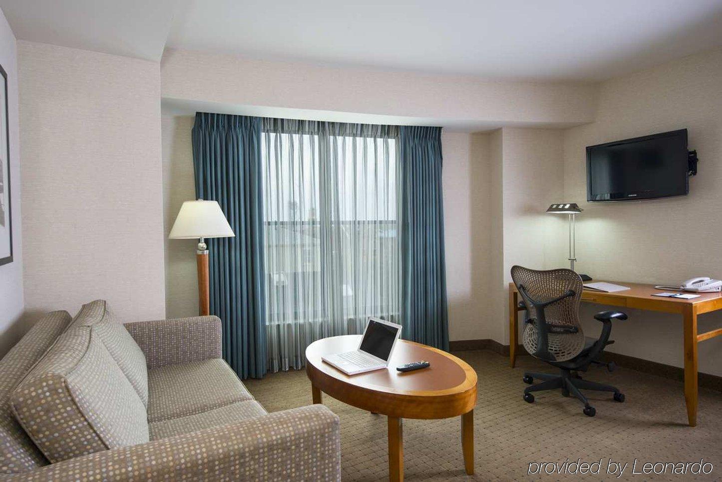 Hilton Garden Inn Portsmouth Downtown Exteriör bild